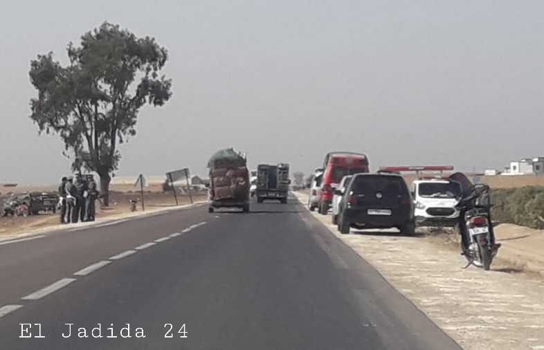 العثور على جثة امرأة تحمل آثار جروح مرمية بجانب الطريق تستنفر عناصر الدرك الملكي بإقليم سيدي بنور