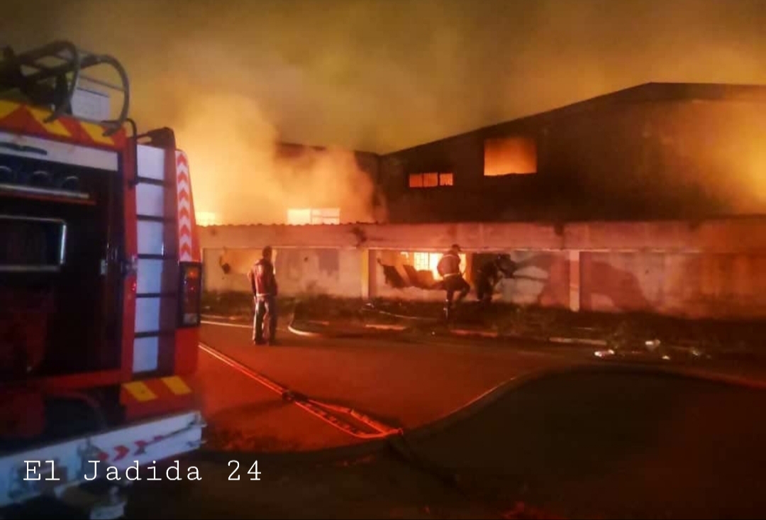 معمل الحي الصناعي المحترق بالجديدة يحصي خسائره.. ازيد من 5 ملايير سنتيم من الخسائر والأضرار المادية