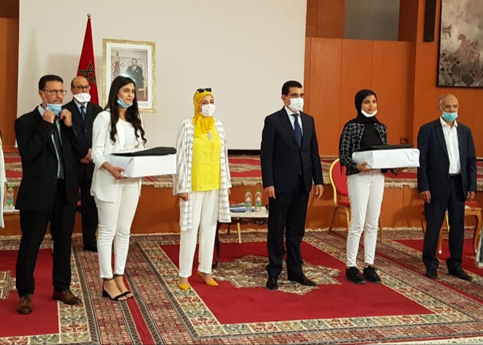 عمالة إقليم الجديدة تكرم متفوقي الباكالوريا الخمسة الأوائل على مستوى الاقليم