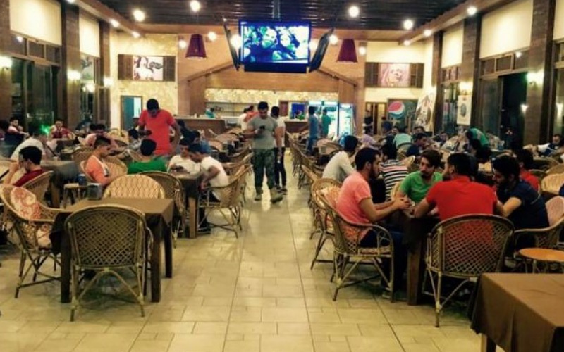مقاهي الجديدة .. اكتظاظ مهول داخل الفضاءات المغلقة وغياب شيه كلي للتدابير الوقائية