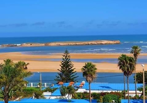 عاجل.. السلطات تغلق شاطىء الواليدية بعد ارتفاع حالات الإصابة بفيروس كورونا