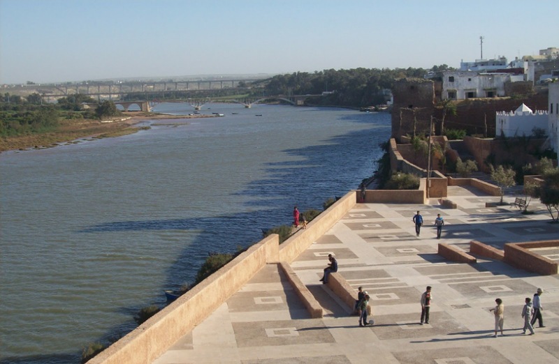 بعد تماديه في الاعتداء على المواطنين واهانة الشرطة.. وكيل الملك يودع صاحب مقهى كورنيش ازمور السجن