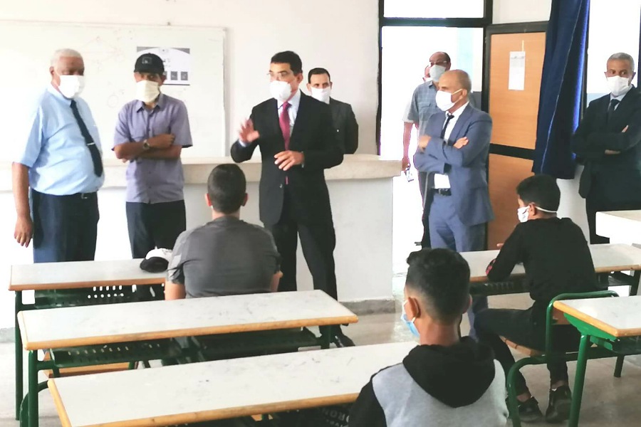 من داخل المؤسسات التربوية.. عامل الجديدة يحث التلاميذ على الالتزام بالتدابير الاحترازية + فيديو