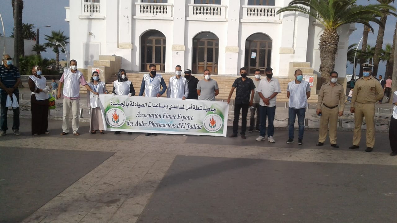 جمعويون بقطاع الصيدلة ينظمون حملة تحسيسية بوسط الجديدة ويوزعون 2000 كمامة