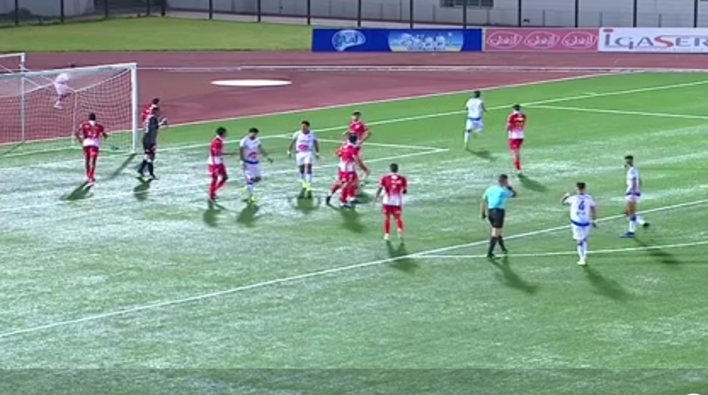 الوداد البيضاوي يخطف فوزا  في مباراة مثيرة للجدل أمام نهضة الزمامرة