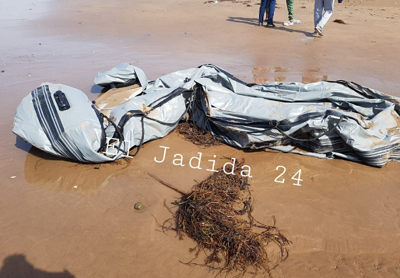 عاجل.. العثور على قارب ''زودياك'' وسيارة لنقل الأشخاص داخل الشاطىء الرملي قرب آزمور