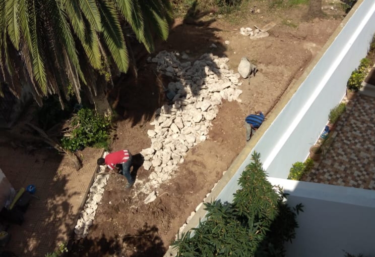 ساكنة الجوار تعترض على عملية بناء اسمنتي بمساحة خضراء بمحيط مقر الخزينة العامة للمملكة بالجديدة.