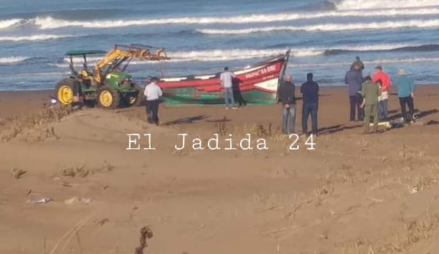 العثور على 3 جثث لمهاجرين سريين وعدة ناجين كانوا على متن قارب الموت المتجه إلى أوروبا