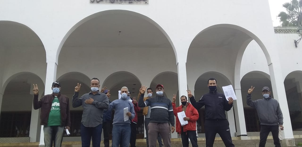 تجار وبائعي السمك بازمور يحتجون على تأخر تسليمهم الدراجات ثلاثية العجلات