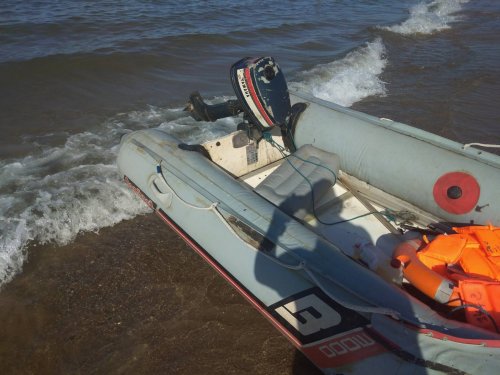 إيقاف 3 أشخاص وحجز قارب ''زودياك'' بالساحل الشمالي لمدينة الجديدة