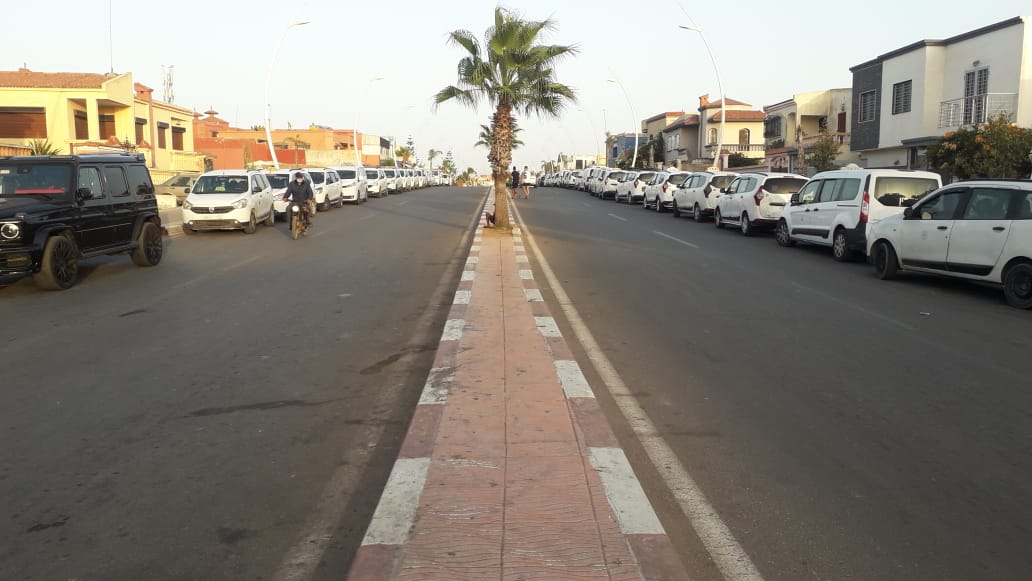 طاكسيات مولاي عبد الله تدخل في اعتصام للمطالبة بتنحية أمين الحرفة ولقاء مرتقب بمقر العمالة لحل المشكل