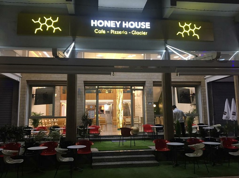 بالصور.. افتتاح مقهى فاخرة بمدينة آزمور تحمل اسم ''honey house ''