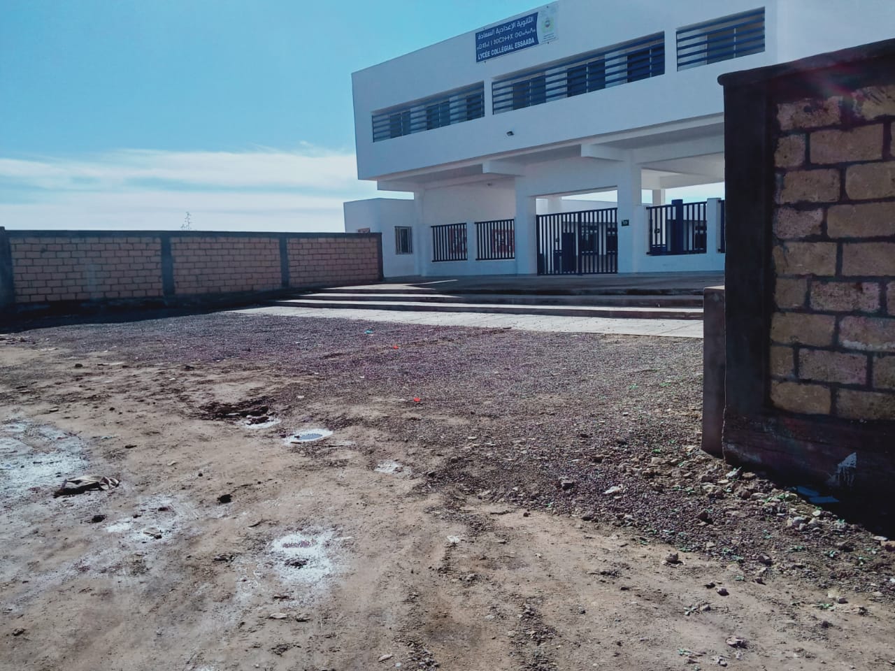 المجلس البلدي يلعب دور المتفرج على اخطار الطريق التي تحدق بتلاميذ إعدادية السعادة بالجديدة