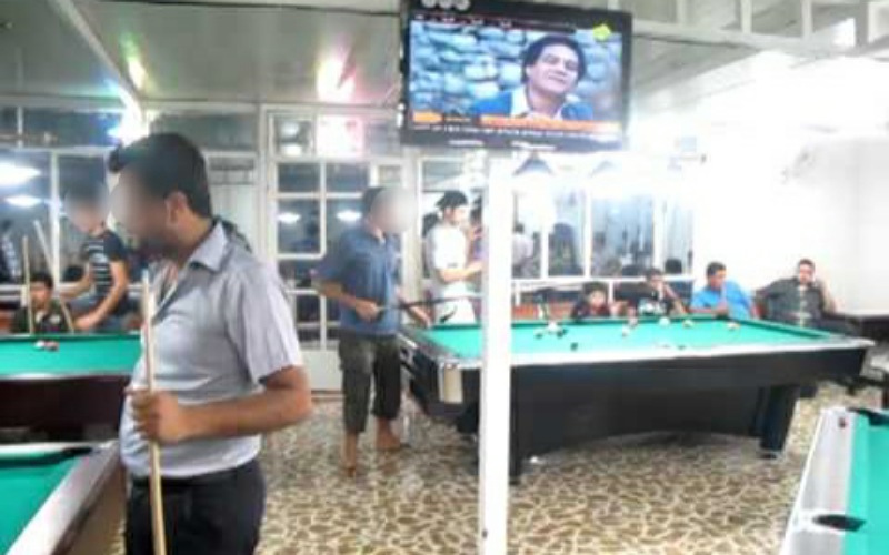 عاجل.. توقيف 14 شاب وفتاة داخل فضاء لالعاب البلياردو بالجديدة بسبب خرق حالة الطوارىء