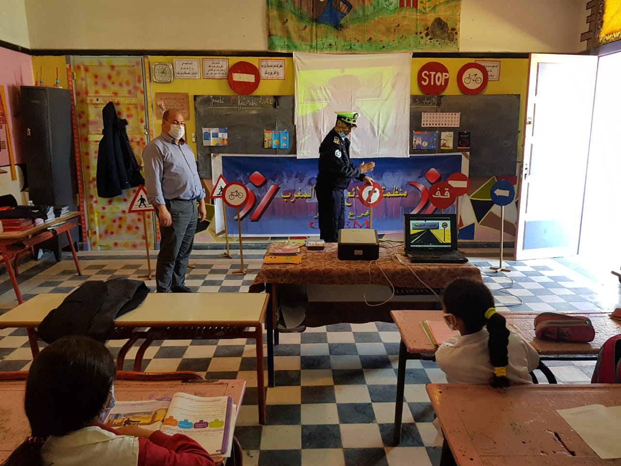 مدرسة ابن حمديس و منظمة الطلائع بآزمور في حملة تحسيسية حول السلامة الطرقية