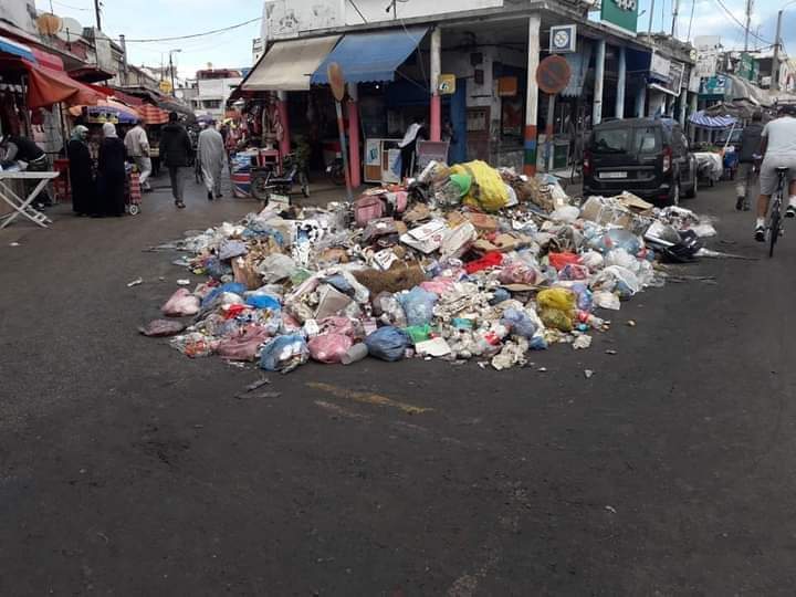 عمال النظافة بالجديدة يطلقون برنامجا احتجاجيا ضد تعسفات الشركة