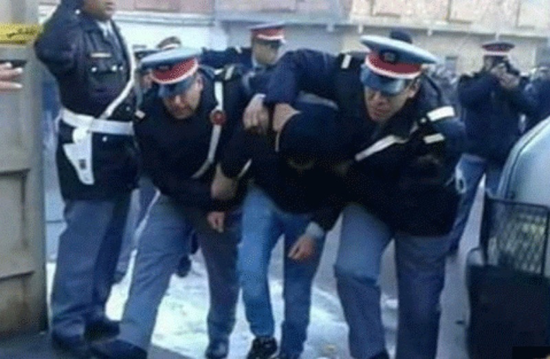 إعتقال شخصين على خلفية سرقة سلاح ناري بمركز اولاد فرج