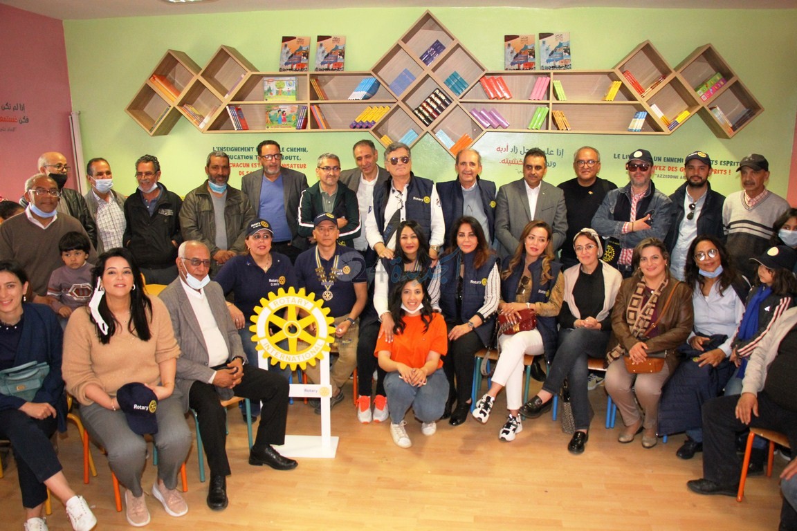بالصور .. ''روتاري  الجديدة'' بشراكة مع  ''روتاري الرباط رياض النخيل'' يحدثون مكتبة “ نموذجية ” بمدرسة إبراهيم الروداني