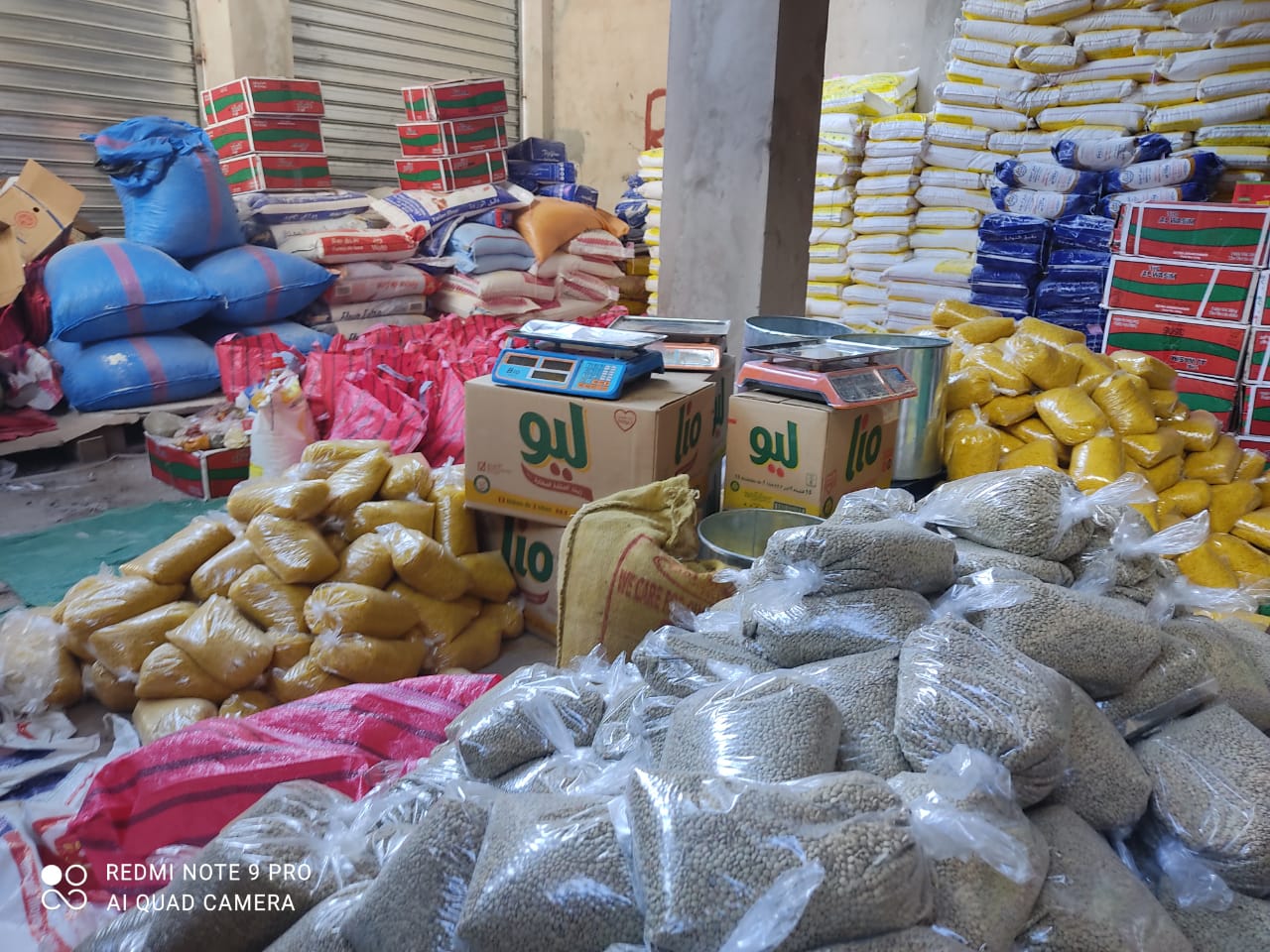 مبادرة تضامنية.. أحد المحسنين بسيدي بنور يُوزع ازيد من 22 طن من المواد الغدائية على 1000 عائلة معوزة