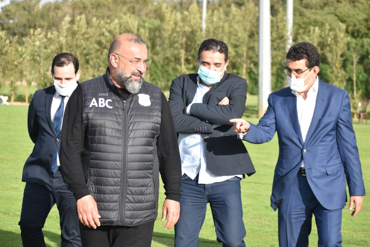 عامل اقليم الجديدة يزور طاقم الدفاع الحسني الجديدي في حصة تدريبية