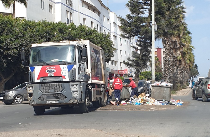 بوادر انفراج في أزمة النظافة بالجديدة.. إعادة تشغيل جميع الشاحنات المعطلة والشركة ستبدأ جمع النفايات خلال فترة الليل