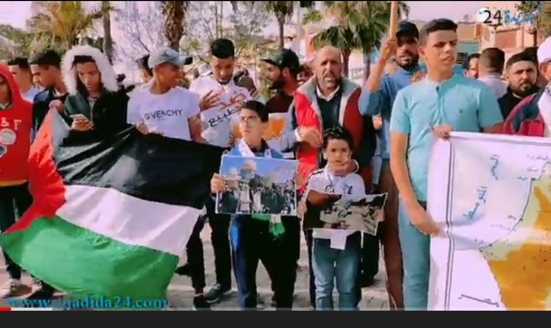 شاهد.. ساكنة مدينة سيدي بنور تخرج للتضامن مع شعب فلسطين ضد الاعتداءات الصهيونية
