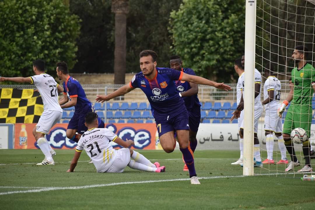 الدفاع الحسني الجديدي يحقق انتصارا عريضا على المغرب الفاسي في البطولة