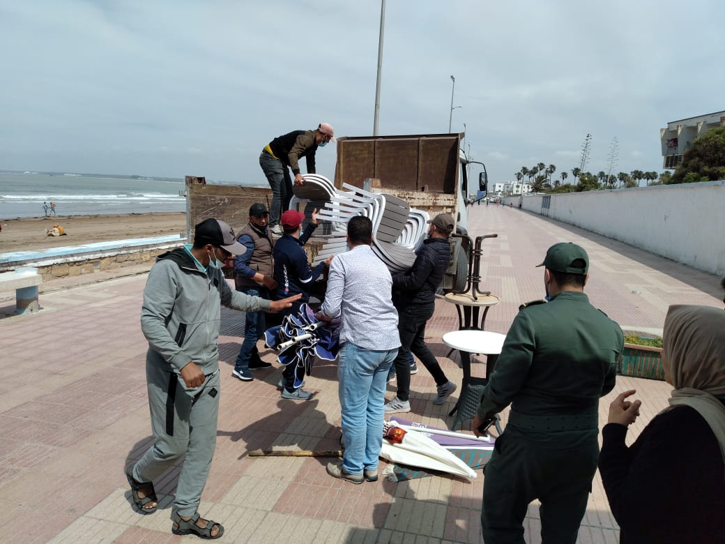 بالصور.. السلطات تشن حملات واسعة لتحرير شاطىء الجديدة والملك العمومي بوسط المدينة