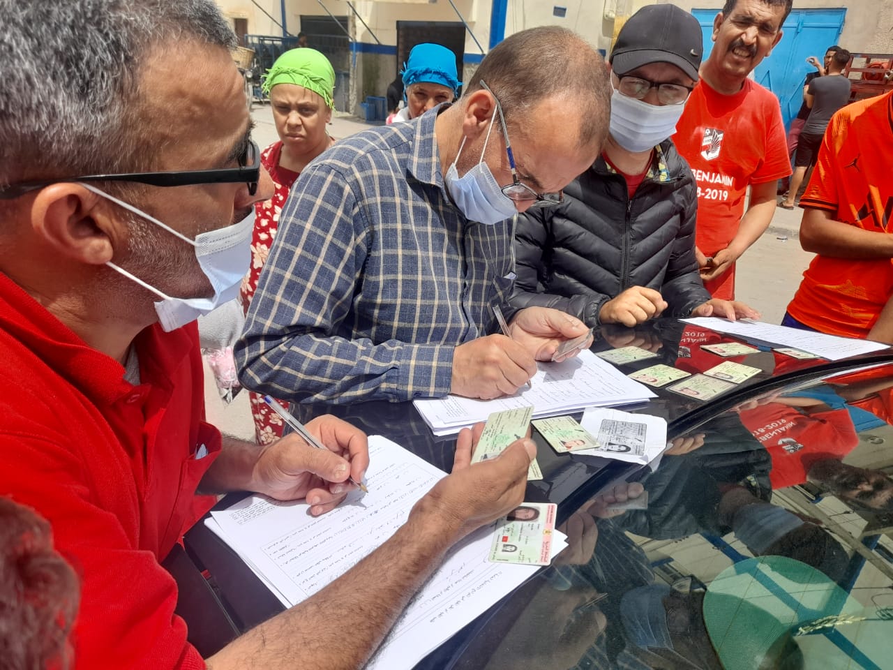 مبادرة فريدة بمدينة آزمور.. السلطات المحلية تتنقل بين الأحياء لتسجيل المواطنين في اللوائح الانتخابية