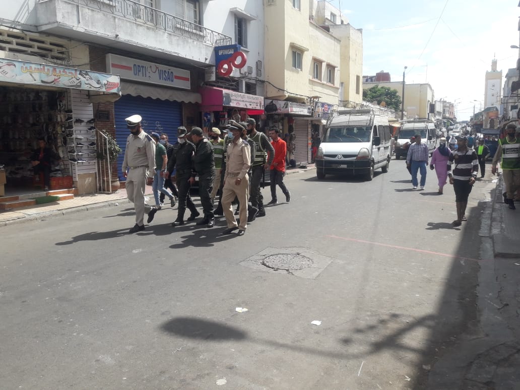 بالصور.. سلطات الجديدة تخلي وسط المدينة من ''الفراشة'' والباعة المتجولين