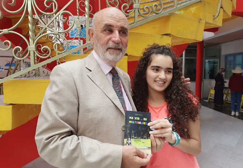 '' MA vie en multicolore '' مؤلف للكاتبة التلميذة بالملاك الأزرق بالجديدة صابرين حرمة