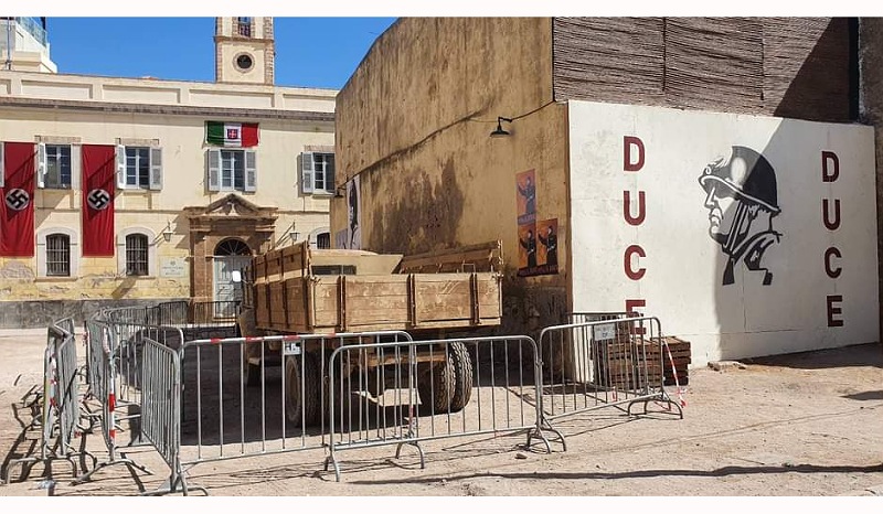 عربات عسكرية وأعلام نازية بالجديدة.. مشاهد لتصوير فيلم اجنبي ابان فترة الاستعمار الإيطالي لدولة ليبيا الشقيقة