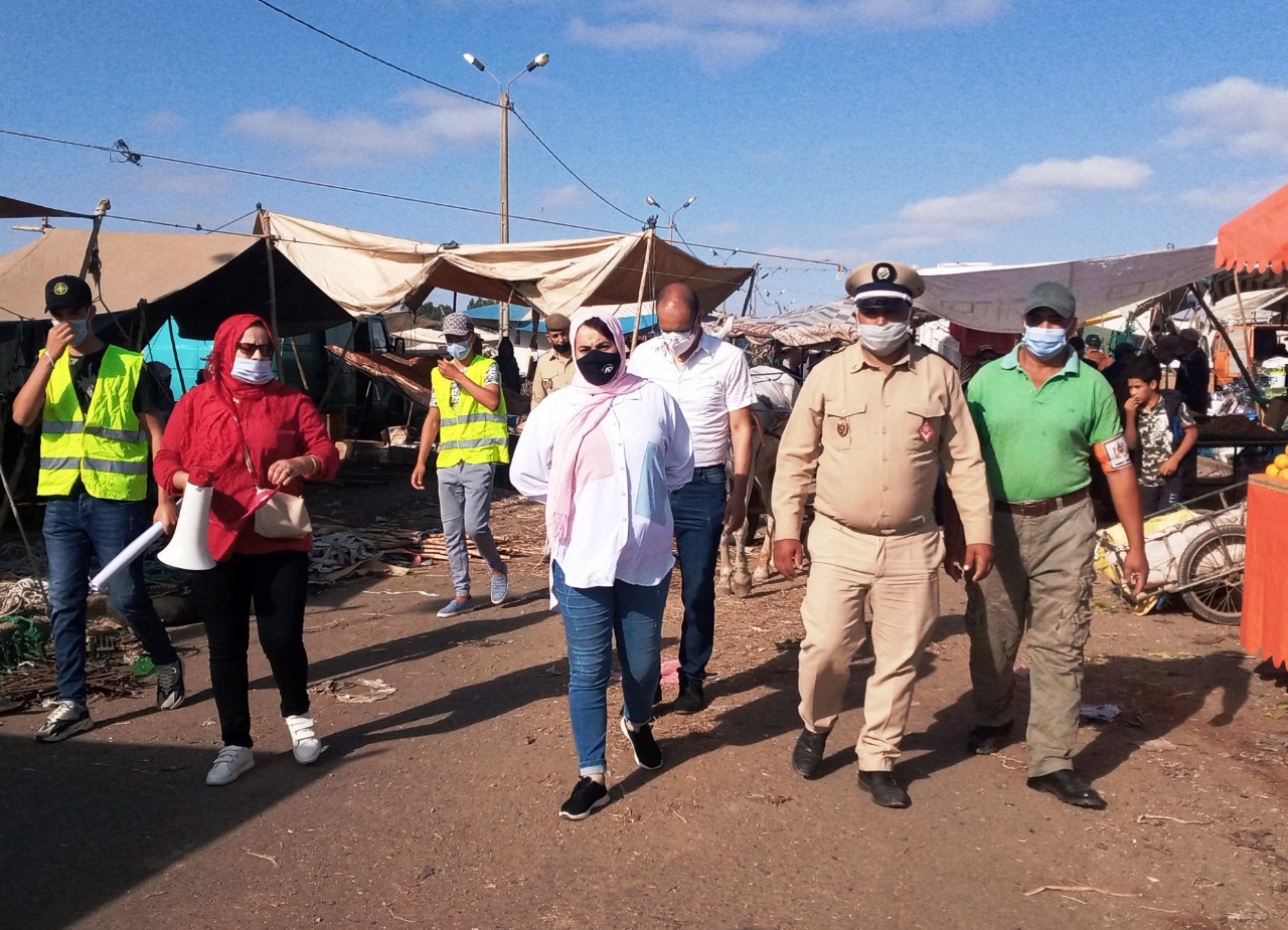 تزايد حالات الإصابة بكورونا يخرج فعاليات المجتمع المدني بسيدي بنور للتحسيس بخطورة الموجة الجديدة للفيروس