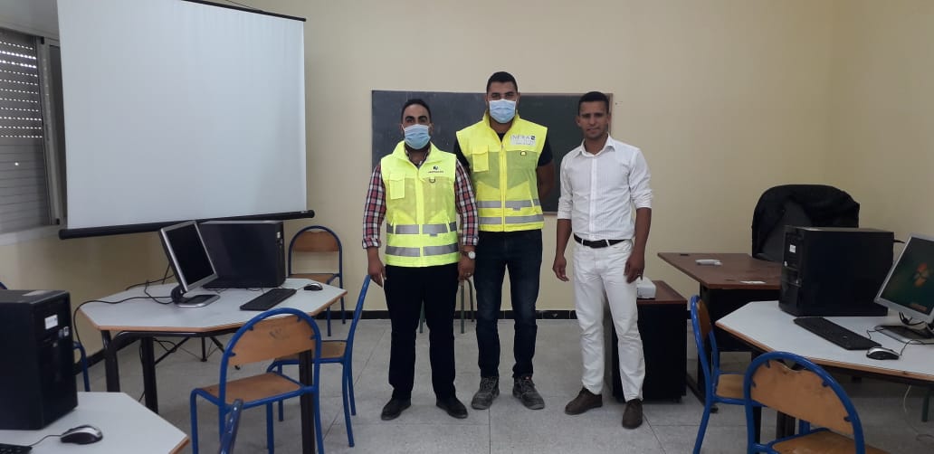 شركة نوفاسيم لبناء معمل الإسمنت بأولاد غانم تهدي حواسيب لثانوية المسيرة التأهيلية