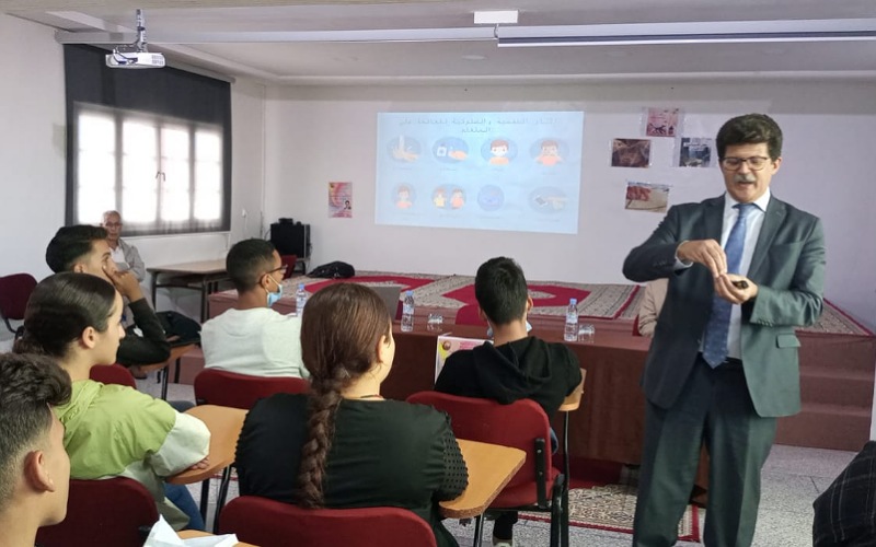 الدكتور محسن بنزاكور يحاضر في مؤسسة الزيتونة حول الآثار النفسية والسلوكية لجائحة كورونا