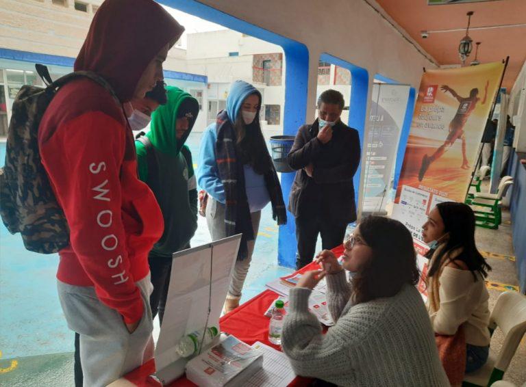 قافلة ملتقيات الإعلام والتوجيه المدرسي والجامعي والمهني تحط الرحال بمؤسسة الملاك الأزرق بالجديدة