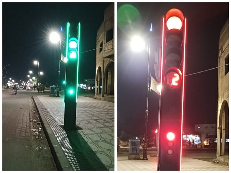 لأول مرة بالزمامرة.. تثبيت اشارات مرورية ضوئية بوسط المدينة