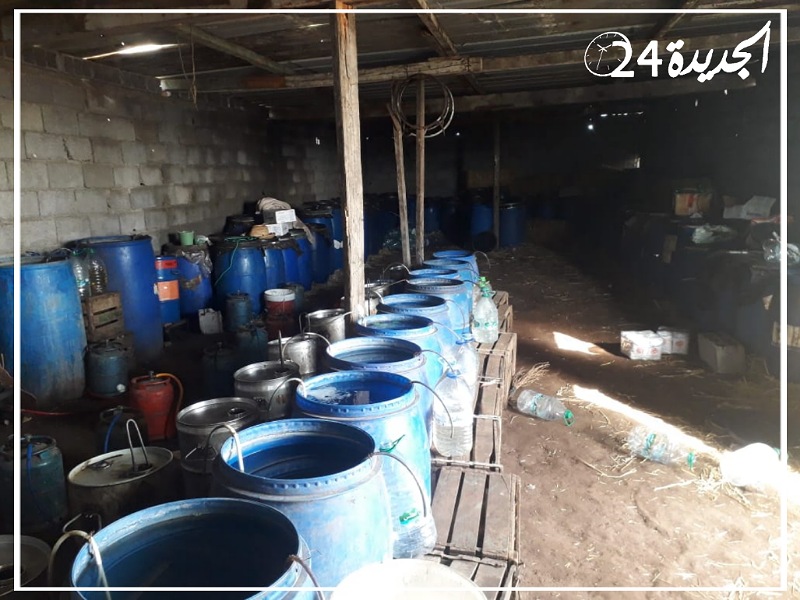 كوكبة الدراجات النارية والمركز القضائي لدى درك الجديدة يداهمان مصنعا سريا ل''الماحيا'' بدائرة أزمور