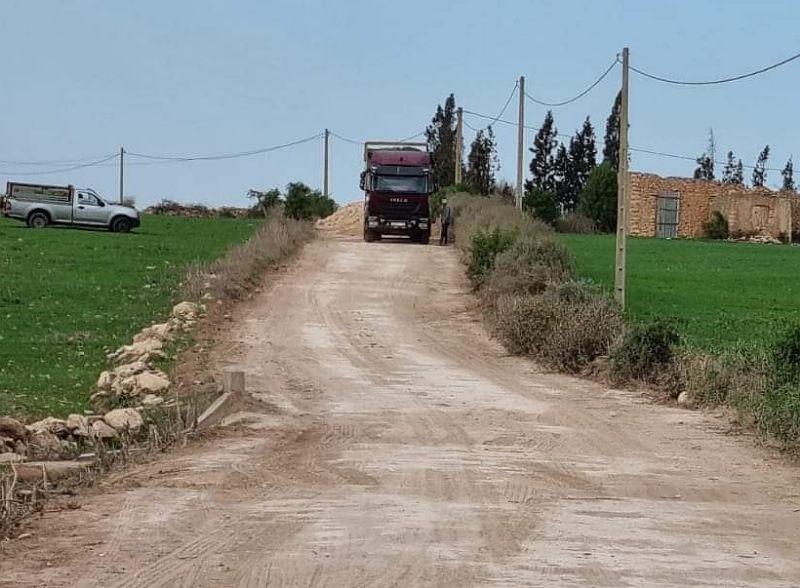 جماعة الحوزية تفك العزلة عن العالم القروي بانجاز 12 كيلومترا من المسالك الطرقية