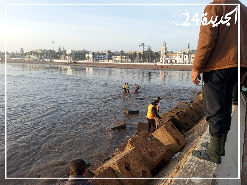 فاجعة.. فقدان 6 بحارة بعد انقلاب قارب للصيد التقليدي بالشاطىء الصخري للجديدة