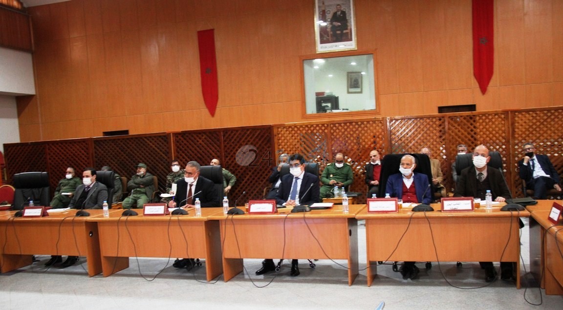 بالصور ...عامل الجديدة يترأس اجتماع اللجنة التقنية المخصص لقطاع التجهيز والنقل