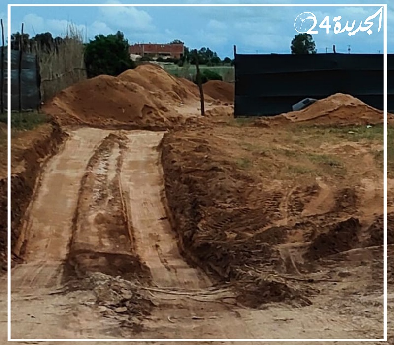 درك الجديدة يصادر 14 شاحنة و2 ''تراكس'' من مقلع سري لنهب الرمال