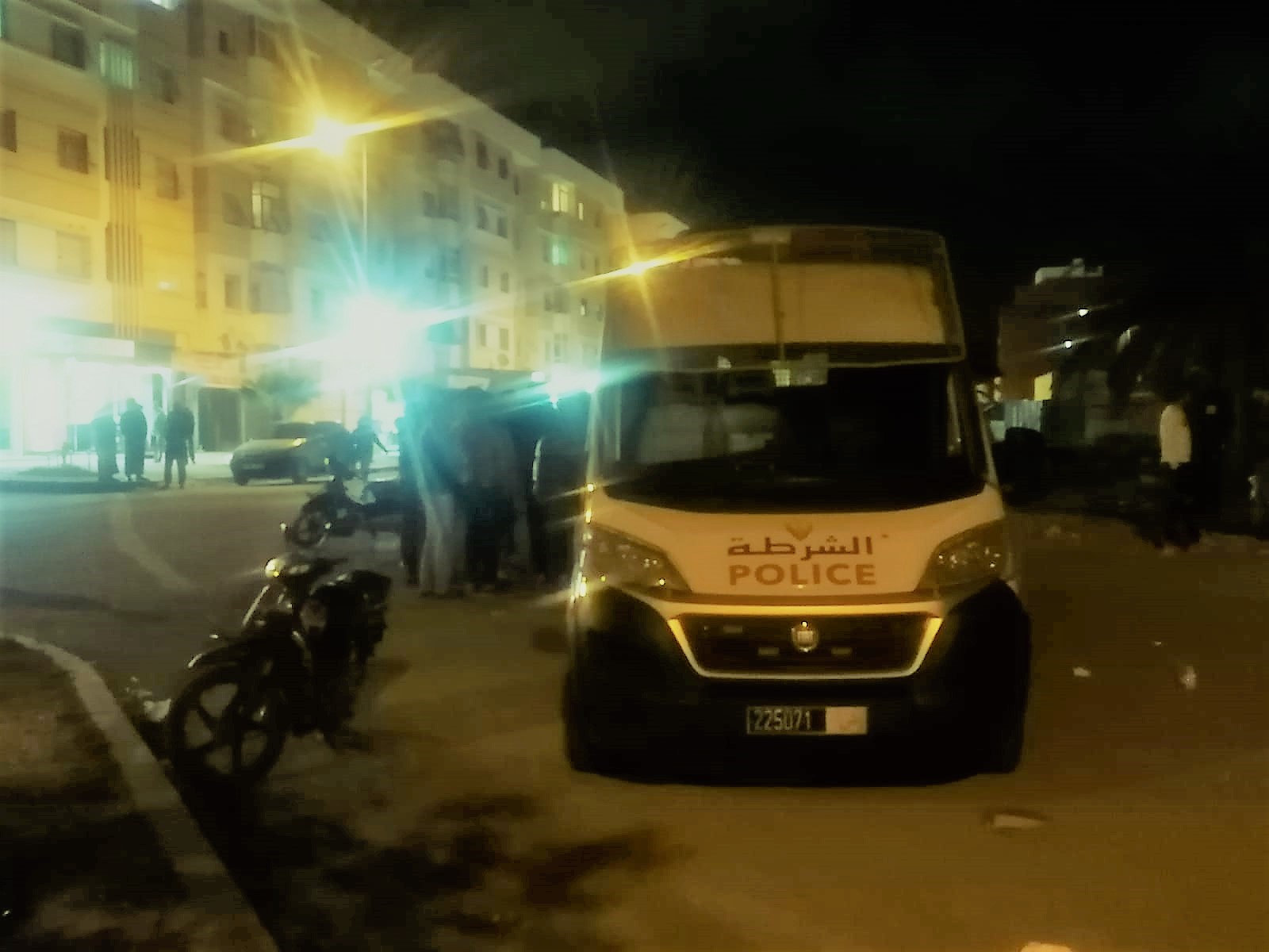 حوالي 40 ملثما مدججين بأسلحة بيضاء يزرعون الرعب في أحياء سكنية بالجديدة