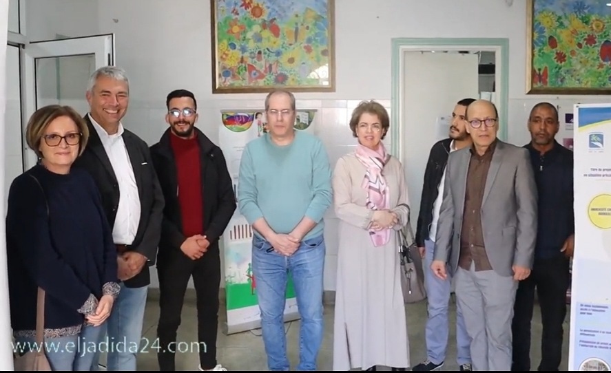 أطر وتلامذة مؤسسة جون شاركو يوزعون قفة رمضان على اطفال ونساء مركز دار الامل بالجديدة