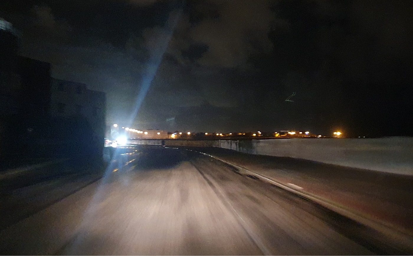 جماعة الجديدة تزيل العشرات من أعمدة الإنارة العمومية بشارع النصر  ومصدر جماعي يوضح