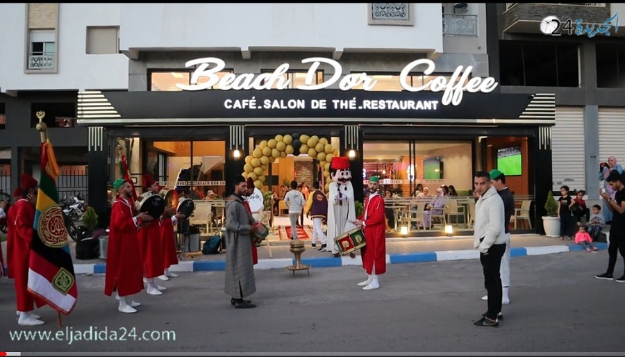 افتتاح مقهى بشارع خليل جبران قرب الطريق الساحلي سيدي بوزيد تحمل اسم  BEACH D'OR