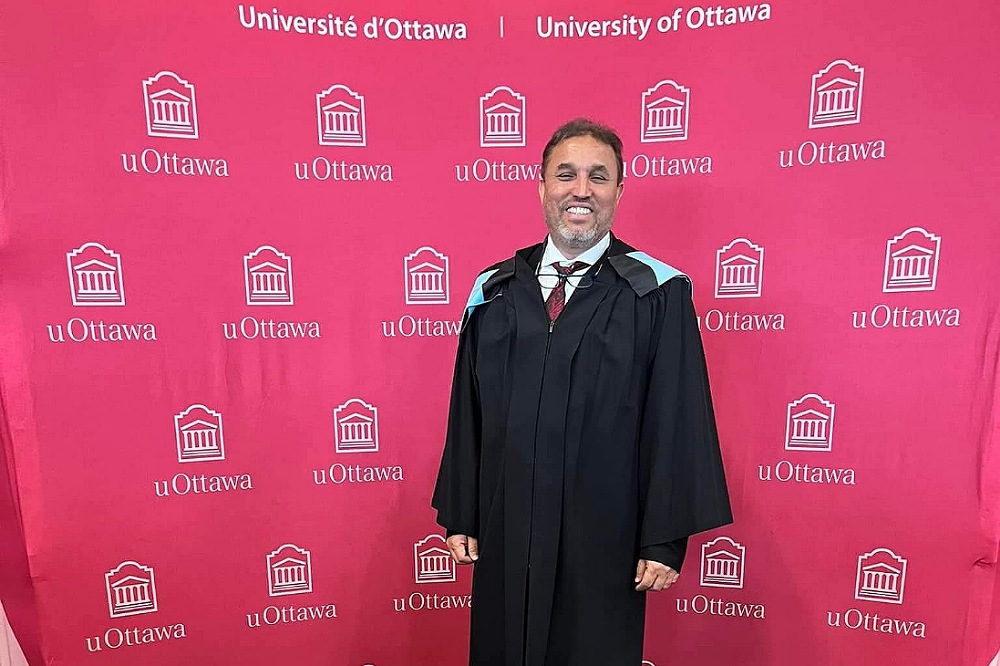 جامعة أوطاوا بكندا تتوج المدير العام للمدرسة الدولية بالجديدة بدبلوم جامعي في هندسة البرامج