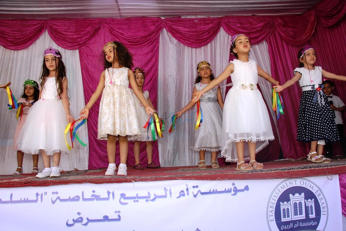 شاهد.. مؤسسة أم الربيع الخاصة بالجديدة تعرض مشاريع أقسام السلك الأولي في حفل متميز