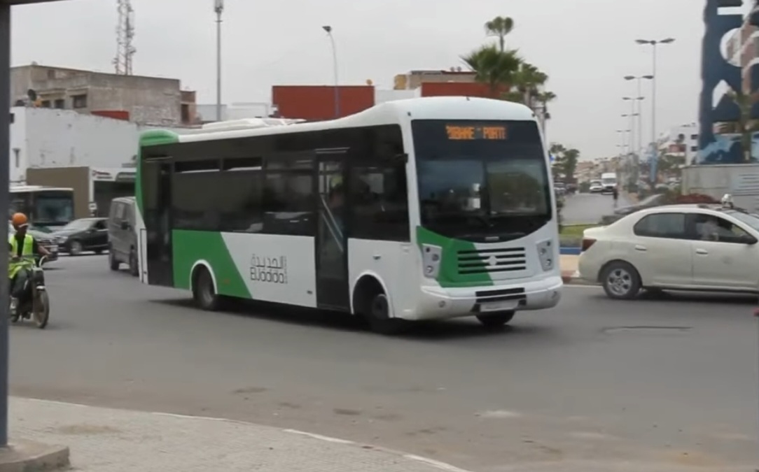 مصالح الأمن بالجديدة توقف ''كونطرولور'' أوقف بشكل متعمد 4 حافلات للنقل الحضري بوسط المدينة