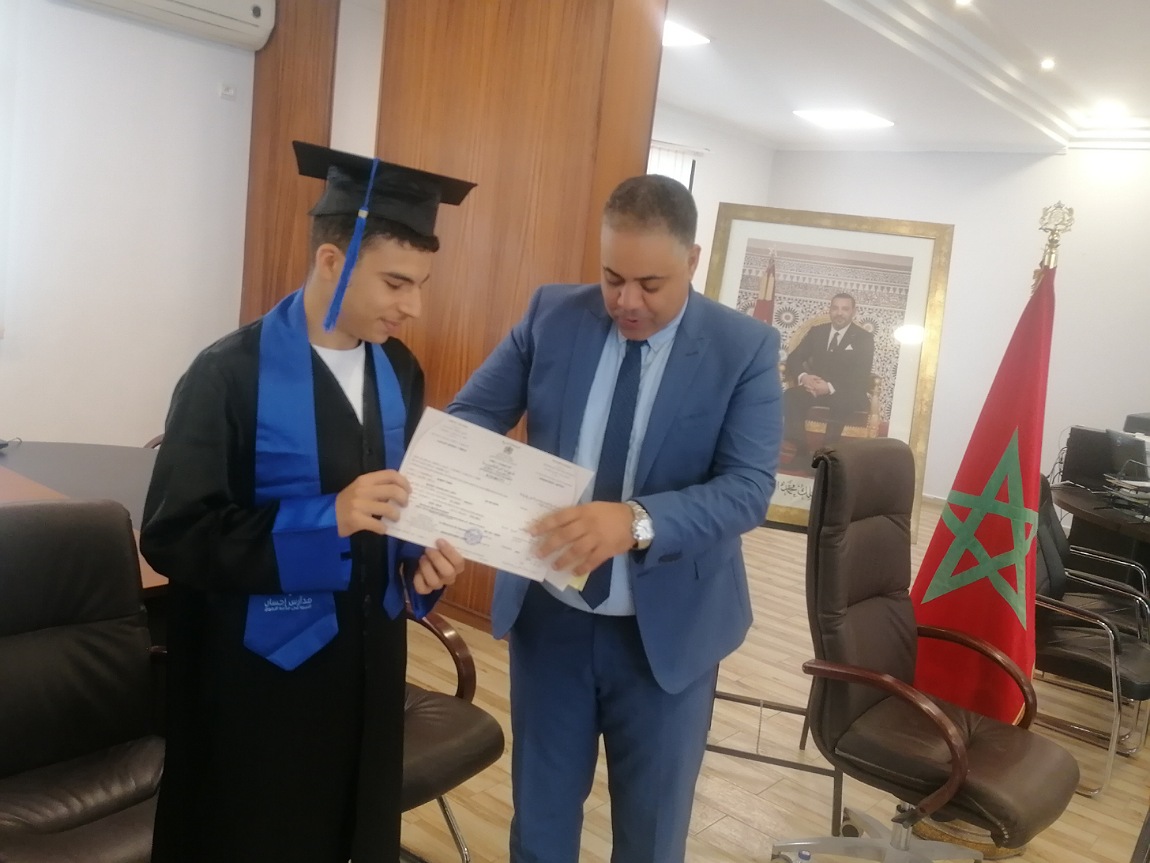 المديرية الإقليمية للتعليم بالجديدة تكرم التلميذ طه صامت الذي خلق ''التميز'' في البكالوريا